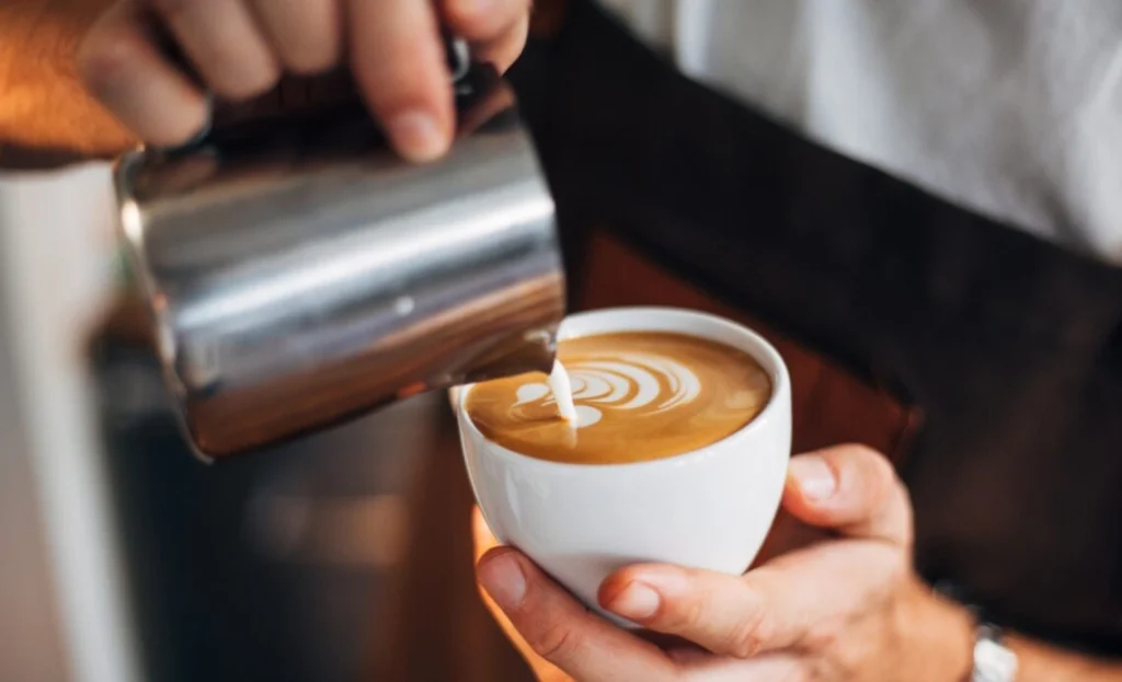 Kawa jako sztuka: barista i ich niesamowite umiejętności latte art