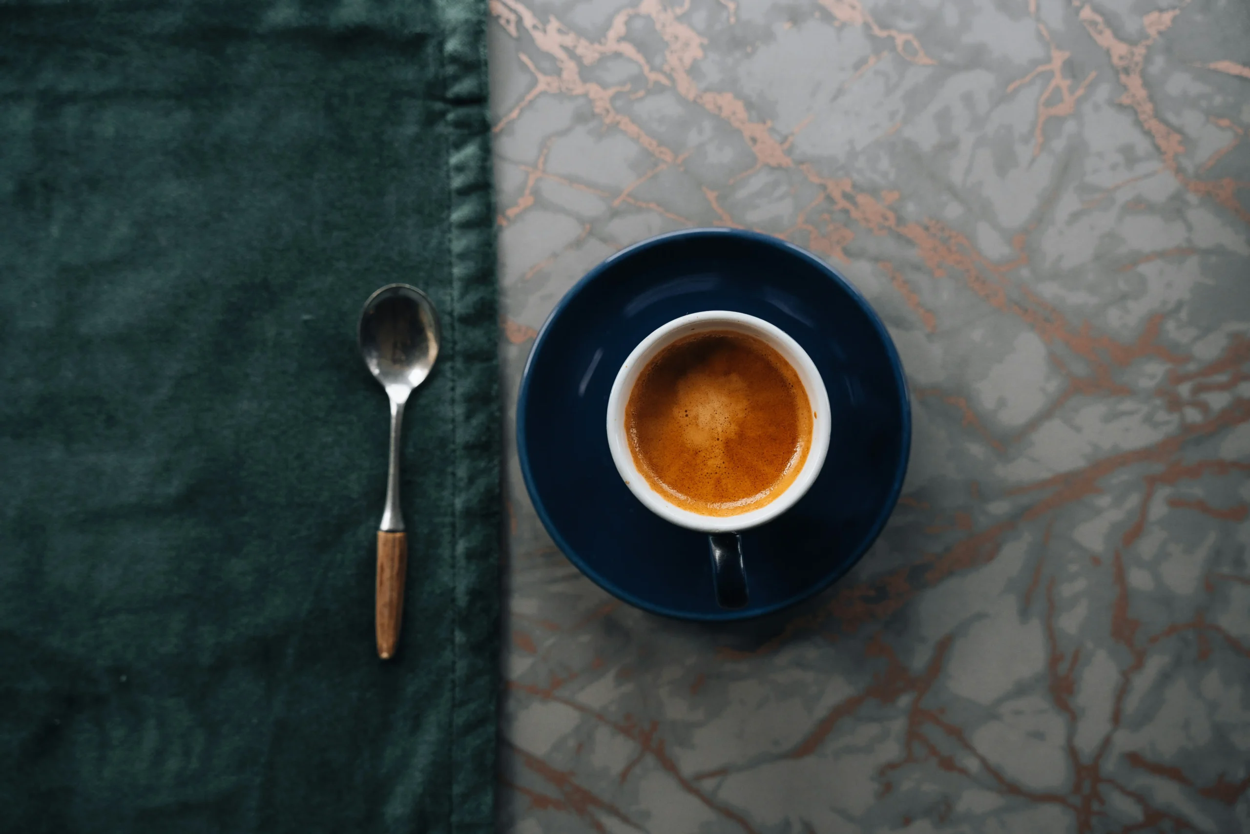 cj-hJ-Dabm9fOw-unsplash Najlepsze włoskie palarnie kawy 2025